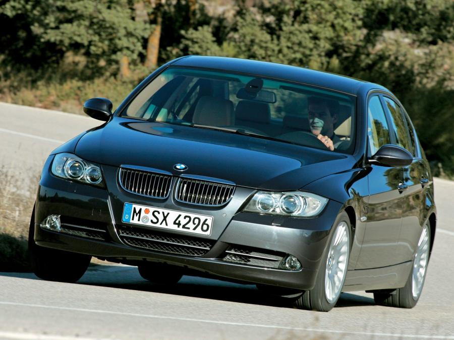  BMW 330i Sedan 2005 года  (фото 9 из 16)